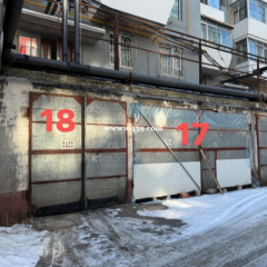 出售粮贸大厦后侧教委9号楼楼下车库，面积20-100平不等。